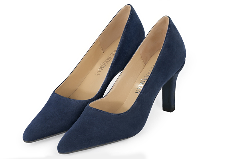 Escarpin classique bleu marine. Bout effile. Talon haut fin